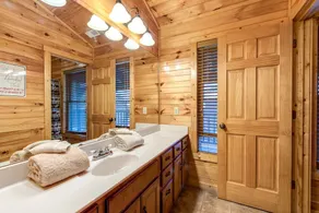 Hemlock Inn by Jackson Mountain Rentals - Image 3