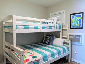 Cheerful Lakefront Condo Between 2 Lakes - Image 5