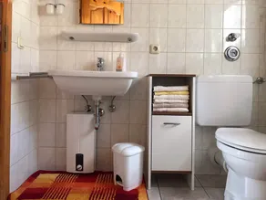 Spacious vacation apartment with separate entrance and wonderful view - Image 2