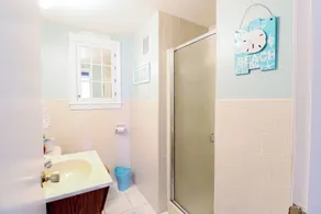 4 Bedroom Cozy Cottage - Image 2