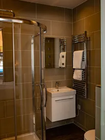 Apartment-Classic-Ensuite with Shower-City View-Studio Apartment 10 - Image 2