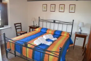 Apartamento panorâmico de três quartos em uma encantadora vila medieval com piscina, tênis, na zona rural perto do mar - Image 4