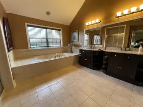 Executive Home 6,000 SQFT With Theatre Room And Large Yard - Image 4