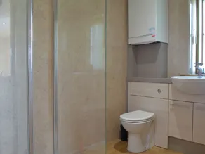 2 bedroom accommodation in Chard - Image 2