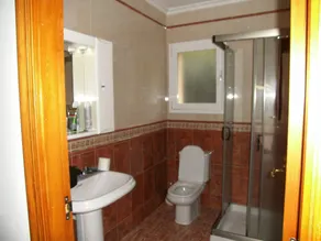Large, comfortable 5-bedroom villa-ideal for large families - Image 3
