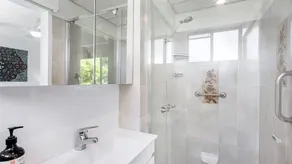 Three bedroom unit at Little Beach - Image 2