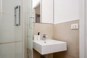 JOIVY Cosy 3BR flat in the centre of Milan - Image 2