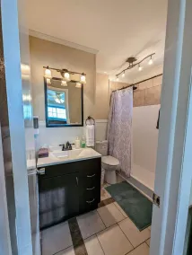 Cozy, Spacious, Great Location to amenities - Image 4