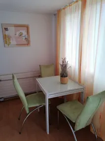 Lägenhet i en villa med fantastisk utsikt över sjön och bergen - Image 5