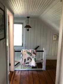 Charming Farmhouse Cottage with Mountain Views - Image 2