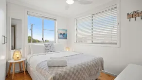 Easy Style Holiday Accommodation Across the Road from the Beach - Image 2