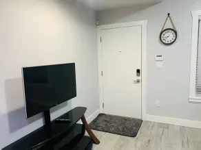 Stylish, clean&cozy new 2 bedroom guest suite - Image 2