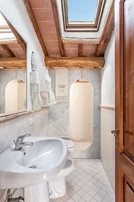 Casa Katia M: A pleasant and spacious two-story apartment in the characteristic style of the Tuscan countryside, with Free WI-FI. - Image 4