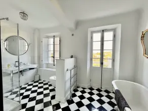 Superbe maison - Rénovée: 5 chambres, piscine, clime, terrasses vue sur la mer - Image 2
