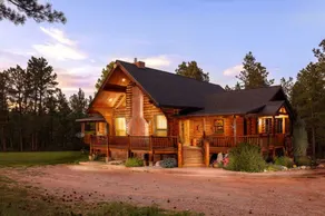 Private lodge Black Hills, kids<5 yrs free, Custer Rushmore call 4 <10 Grp rates - Image 1