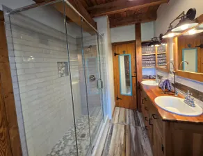 20% OFF Lake View Retreat- Lake & Mountain View, Hot Tub, Fire Pit, Porch Swing - Image 5