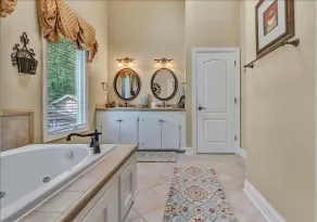 4 Bedrooms, 1 Flex Room, 4½ Bathrooms!  HOT TUB! Beautiful home in Lakefield Subdivision! - Image 3