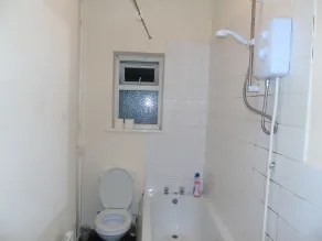 Lovely 2-Bed House in Bolton Greater Manchester - Image 4