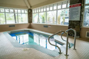 Cozy Suite with free Breakfast, Pool & Waterslide - Image 2