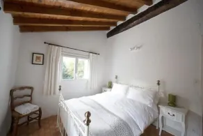 Atemberaubendes Bauernhaus aus dem 15. Jahrhundert mit Infinity-Pool auf privatem Grundstück - Image 5