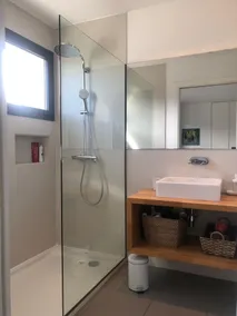 Villa récente, 5 ch/12 lits, vue mer, calme, piscine privée, 5 mins à pied plage - Image 3