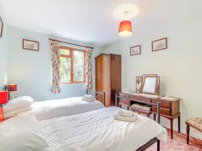 2 bedroom accommodation in Woodbridge - Image 3