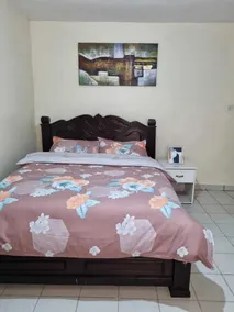 Lux Suites Donholm Family Bungalow - Image 5