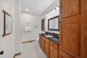 Quiet Lincoln Gem 3 King Brs Garage 3 Bedroom Home - Image 2