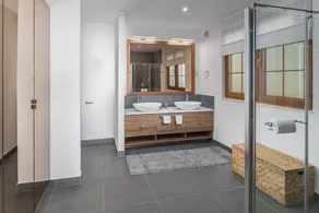 Luxury Beach Villas Porto Bus - Image 2