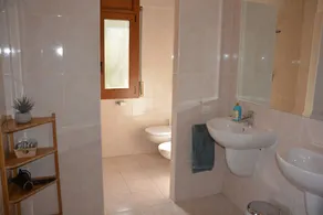 Fantastic Villa, Stunning Sea Views, 8 mins walk to beach, shops & restaurants - Image 5