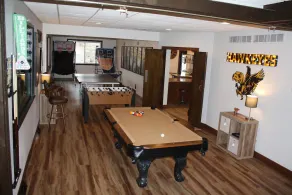 Spacious renovated restaurant with plenty space and close to The Field of Dreams - Image 2