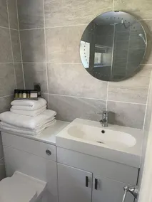 Immaculate 1-bed Studio With Outside Patio - Image 3