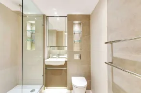 Luxury riverside apartment- directly overlooking river - Image 2
