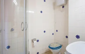 Gorgeous Apartment In Malgrat De Mar - Image 4