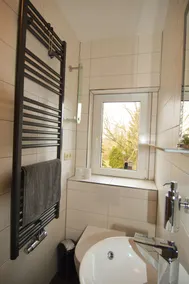 3 bedrooms, 2 bathrooms, spacious living room, WiFi, quiet location, modern, stylish, - Image 4