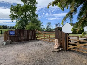WestLaigh Lrg Luxury Country Farm House 20 min from the city - Image 4