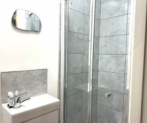 Chantry Suites Double Room with En-Suite in DN31 - Image 2