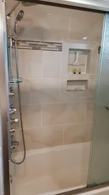 Magnifique chalet de 6 chambres sur l'eau avec des vues spectaculaires sur l'eau - Image 4