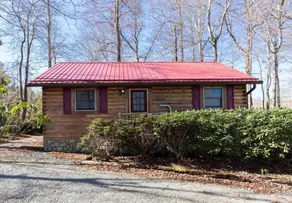 Mountain Muse - Cozy Cabin, Beautiful Setting! - Image 3