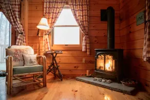 Log Home in a Peaceful Wood in Jim Thorpe - Image 3