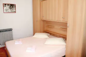 Juričev Ap 2, 100 to the beach, sleeps 2+1, 1st floor, free WiFi, balcony - Image 3