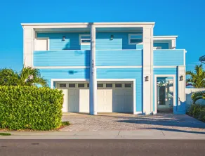 Luxury BEACHFRONT hideaway with HOT TUB and DIRECT BEACH access! - Image 3