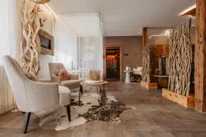 Helle, neu renovierte Suite mit hochwertigen Schreinermöbeln und zwei Balkonen - Image 2