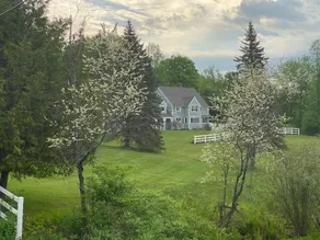 7BR Heart of Stowe Home: 2 ensuites, A/C, Game Room, Sauna, Fire Pit, EV Charger - Image 4