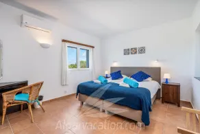 Vue sur la mer!!!! WIFI, 5x A / C, immense piscine, ambiance intime, immense (toit) terrasse (s) !!! - Image 3