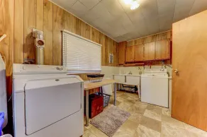 Cheerful Lakefront 3 Bedroom Cottage with Firepit - Image 2