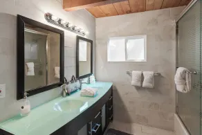 Redwood Elegance - Fantastic remodeled contemporary mountain home with floor to ceiling windows! - Image 2