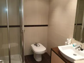 Spacious 3-Bedroom Apartment in Central Jaca with Parking and Modern Amenities - Image 2