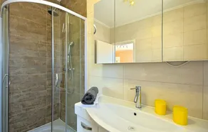 Hermoso apartamento de 2 dormitorios en. - Image 3
