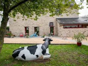 Spacious Country House with Private Pool and Enclosed Garden - Image 2